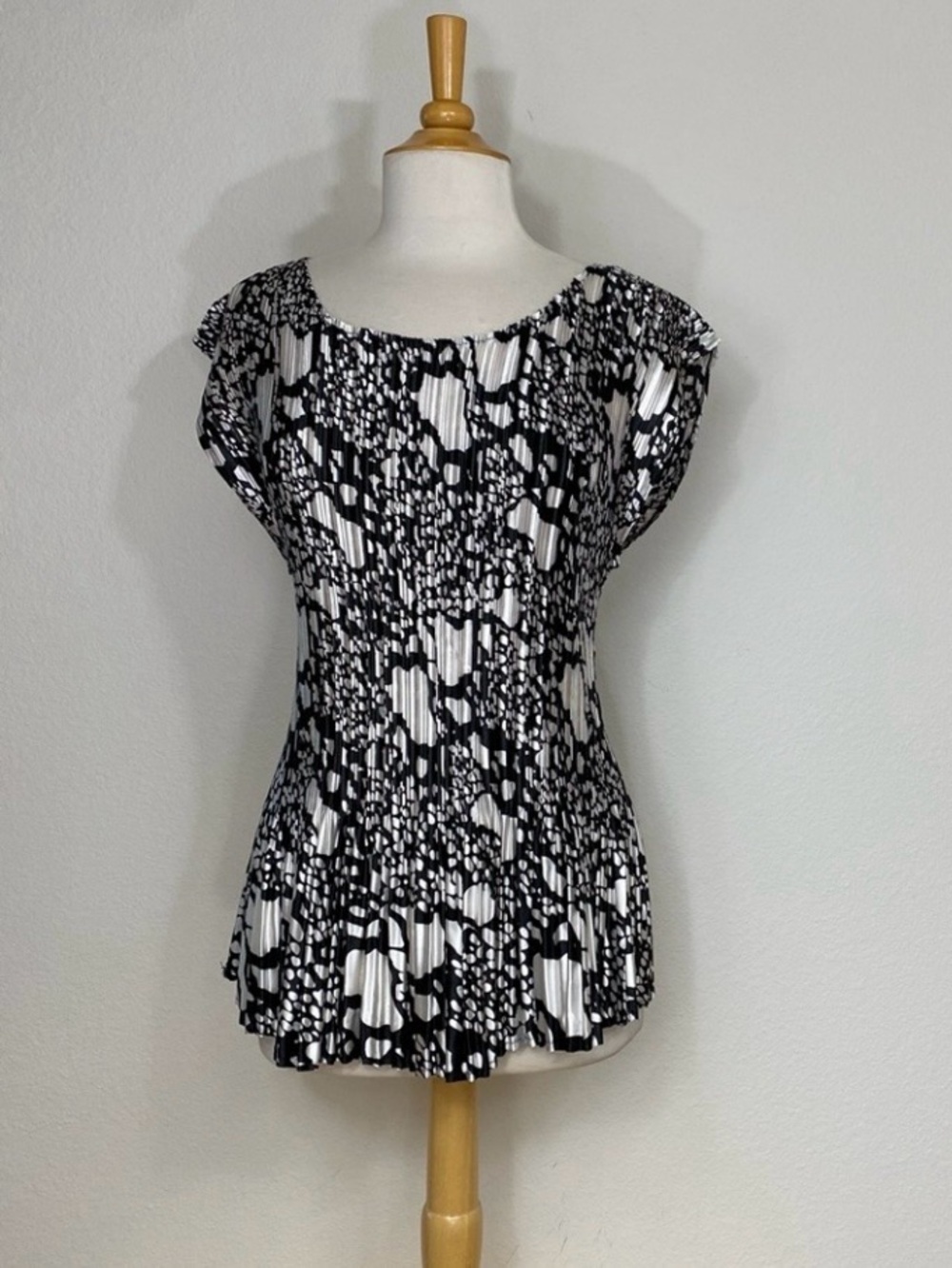 NWT New Once Again Womens Black White Abstract Print Accordion Blouse 2X Classic